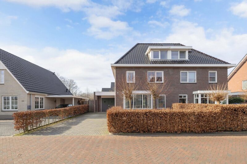 Picassohage 28, Emmeloord
